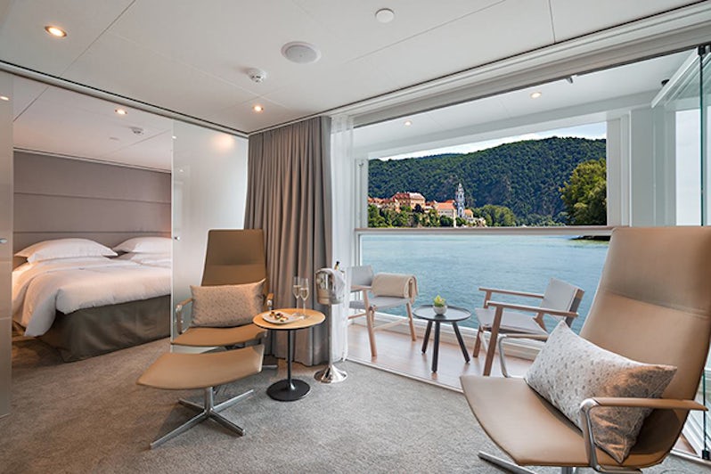 Emerald Cruises' Grand Balcony suite