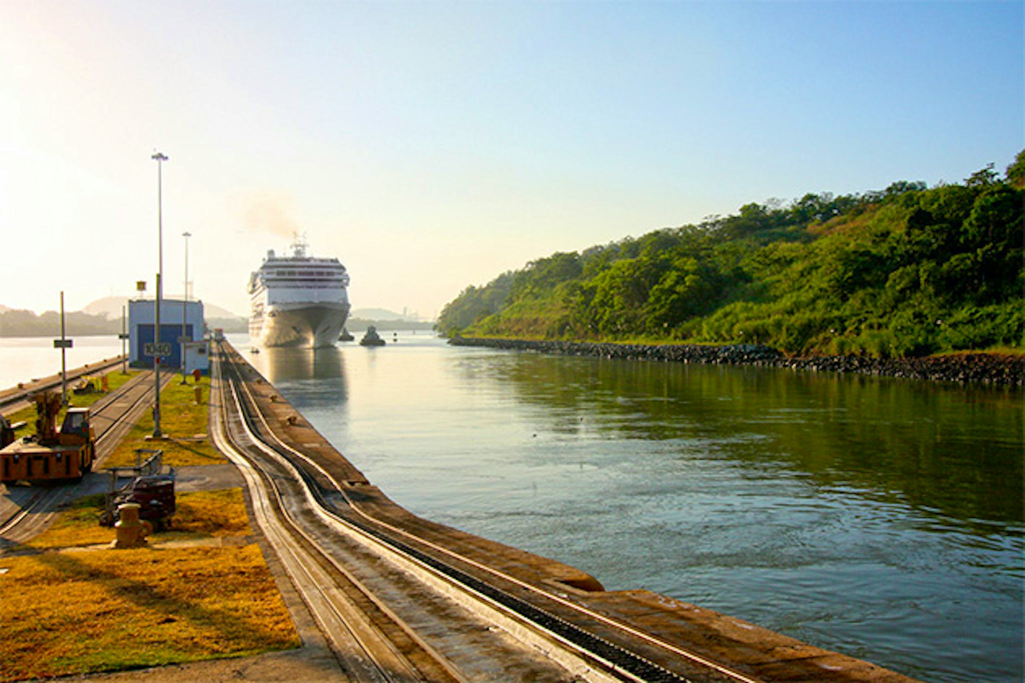 Cruising the Panama Canal: Small Ship vs. Big Ship