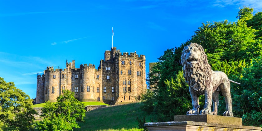 Alnwick Castle (Photo: iLongLoveKing/Shutterstock)