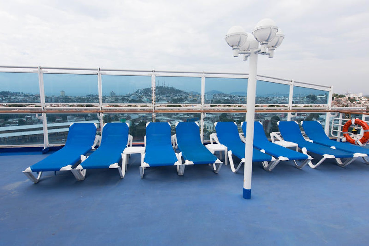 The Chill Out Hot Tub on Crown Princess