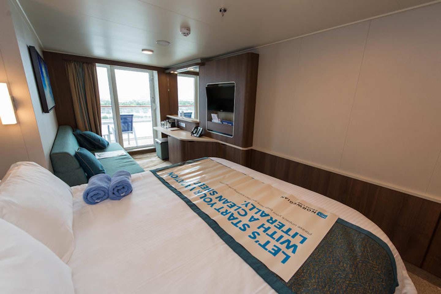 norwegian cruise line escape cabins