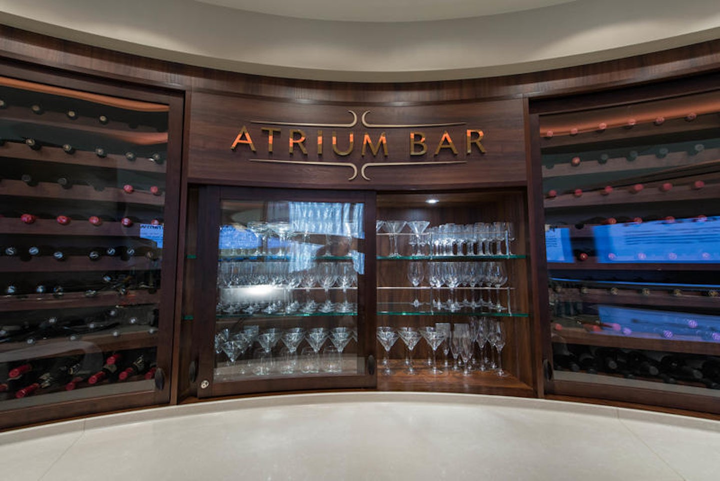 Atrium Bar on Norwegian Escape