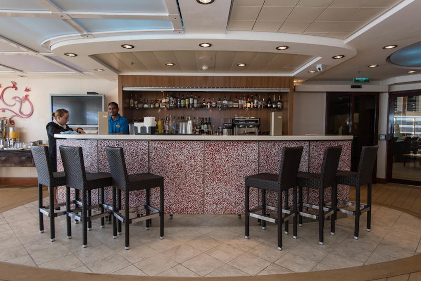 The Haven Courtyard Bar & Grill on Norwegian Epic