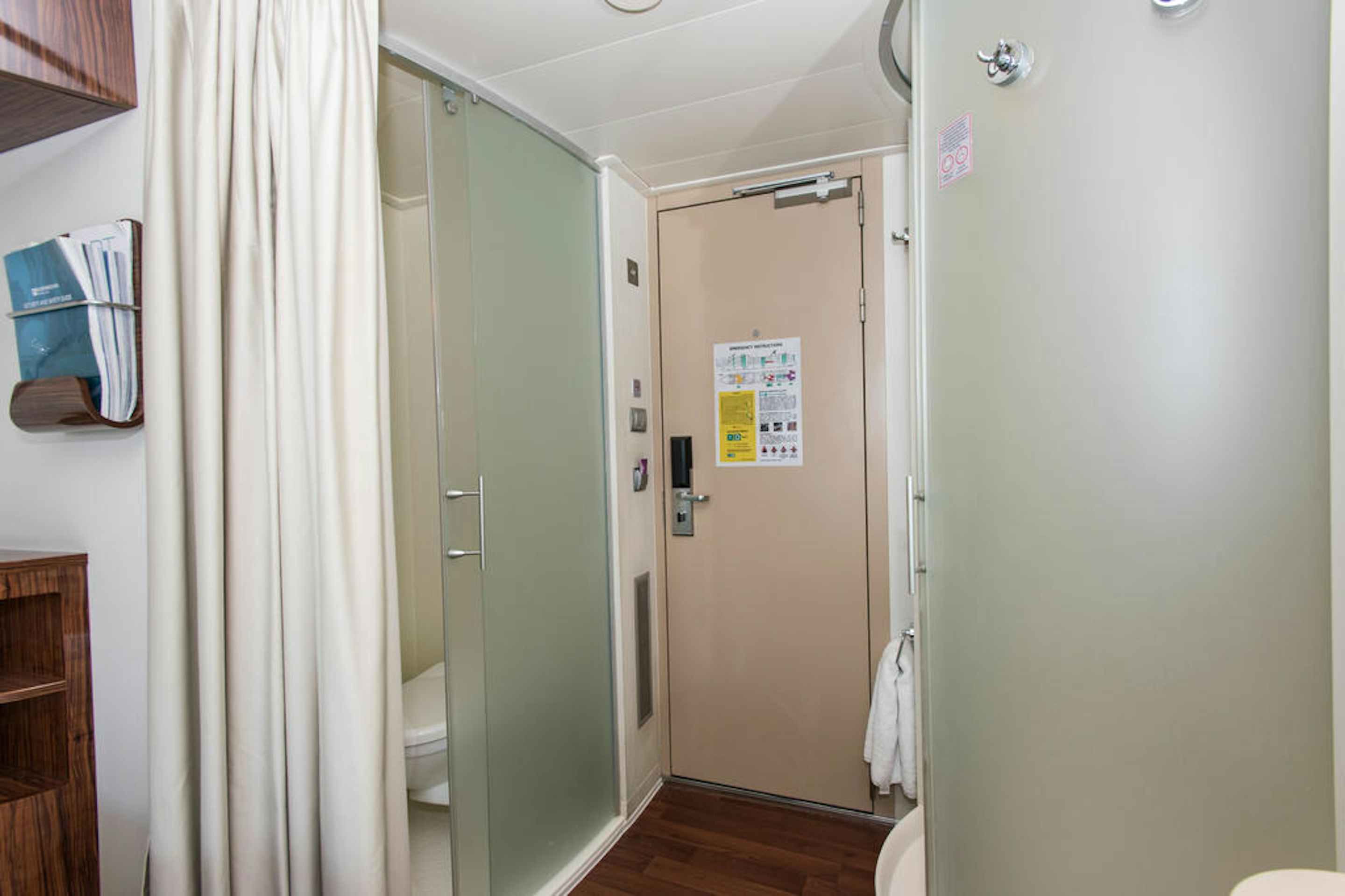 Norwegian Epic bathroom layout