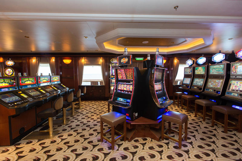 which royal caribbean ship has casino