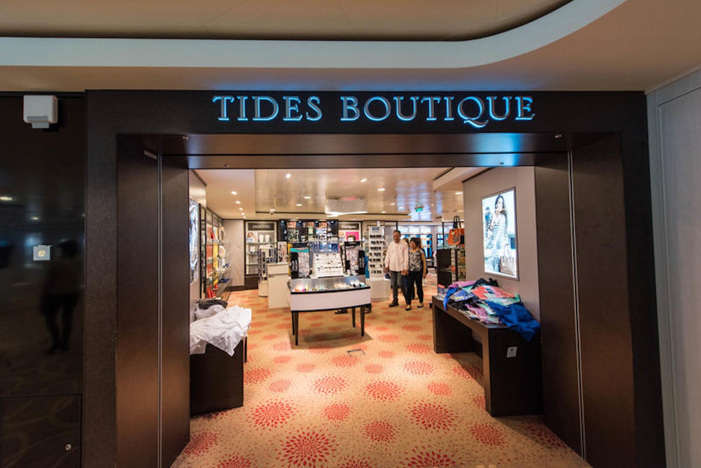 Tides Boutique on Norwegian Breakaway