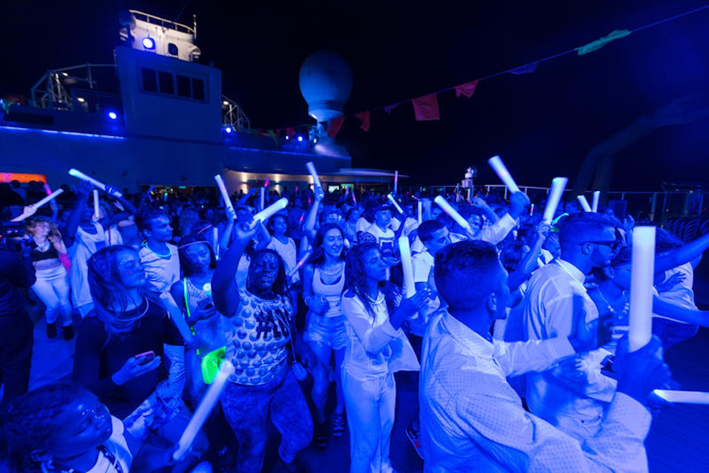 norwegian cruise glow party