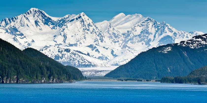 The Inside Passage of Alaska (Photo: Ruth Peterkin/Shutterstock)