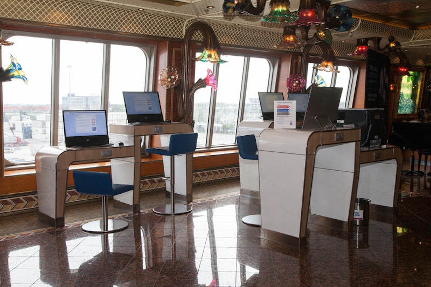 Internet Cafe on Carnival Conquest