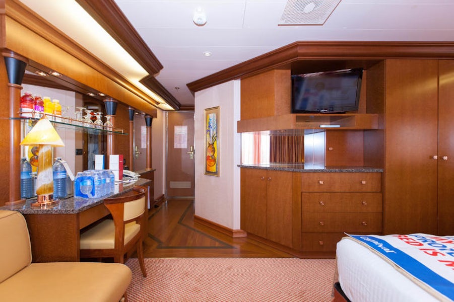 Ocean Suite On Carnival Conquest Cruise Ship Cruise Critic ocean-suite-on-carnival-conquest-cruise-ship-cruise-critic