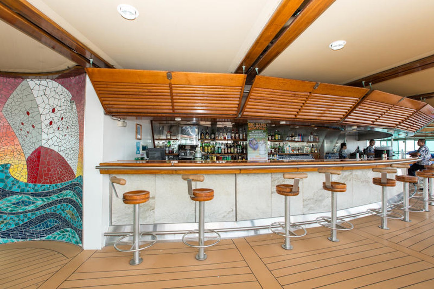 Main Pool Bar on Vision of the Seas