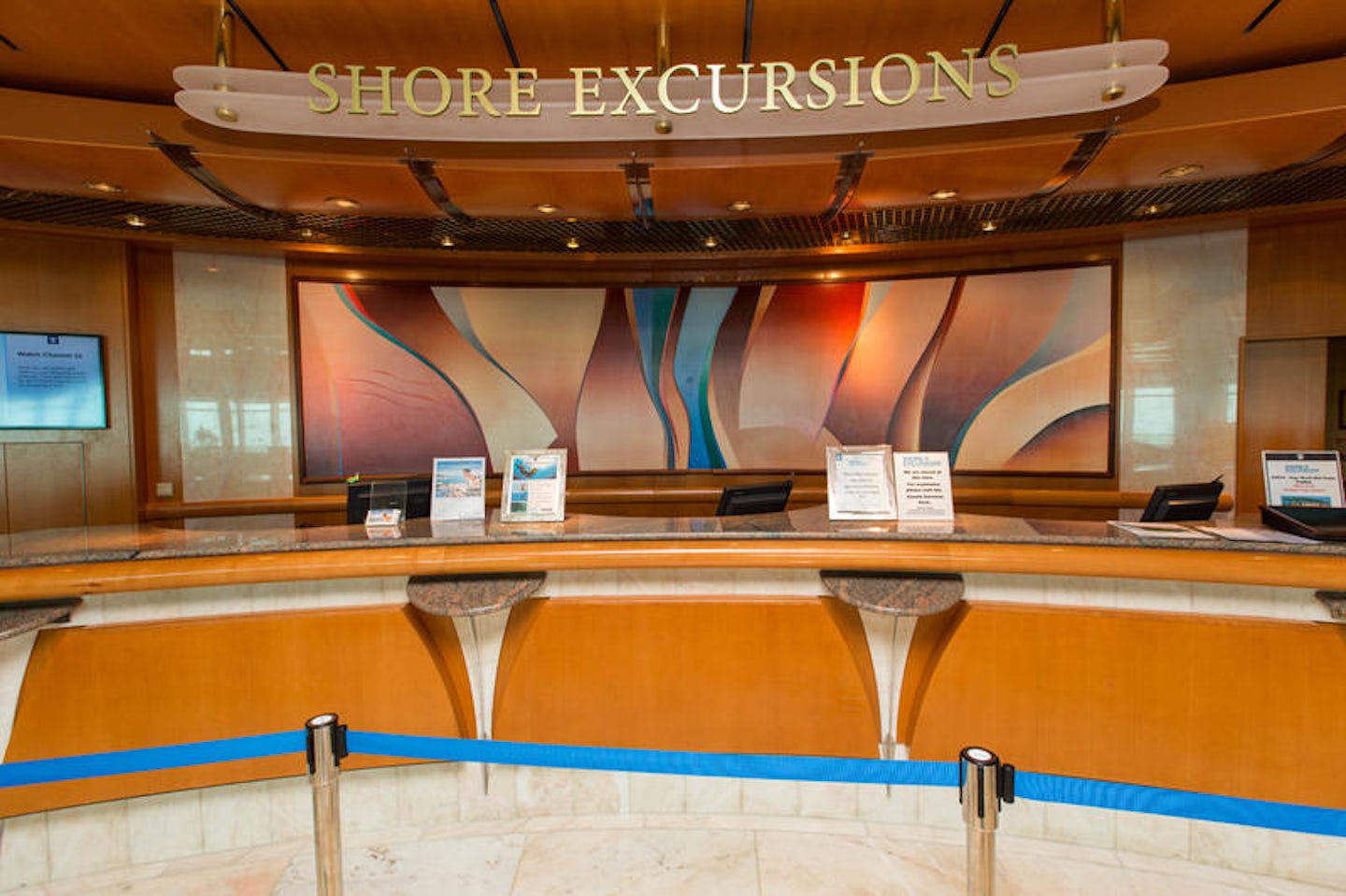 Shore Excursions Desk on Vision of the Seas