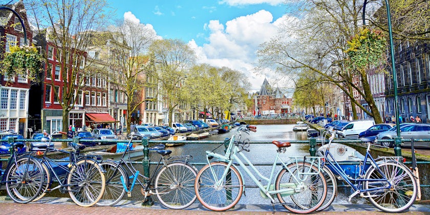 Bike Rental in Amsterdam (Photo: MarinaD_37/Shutterstock)