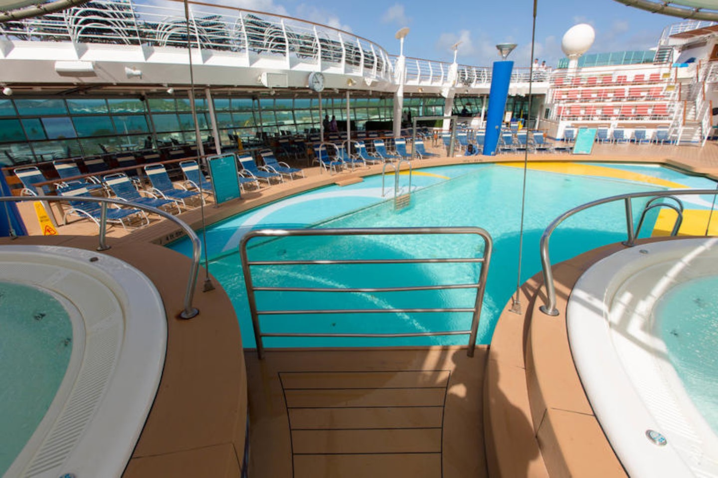 voyager of the seas pool hours