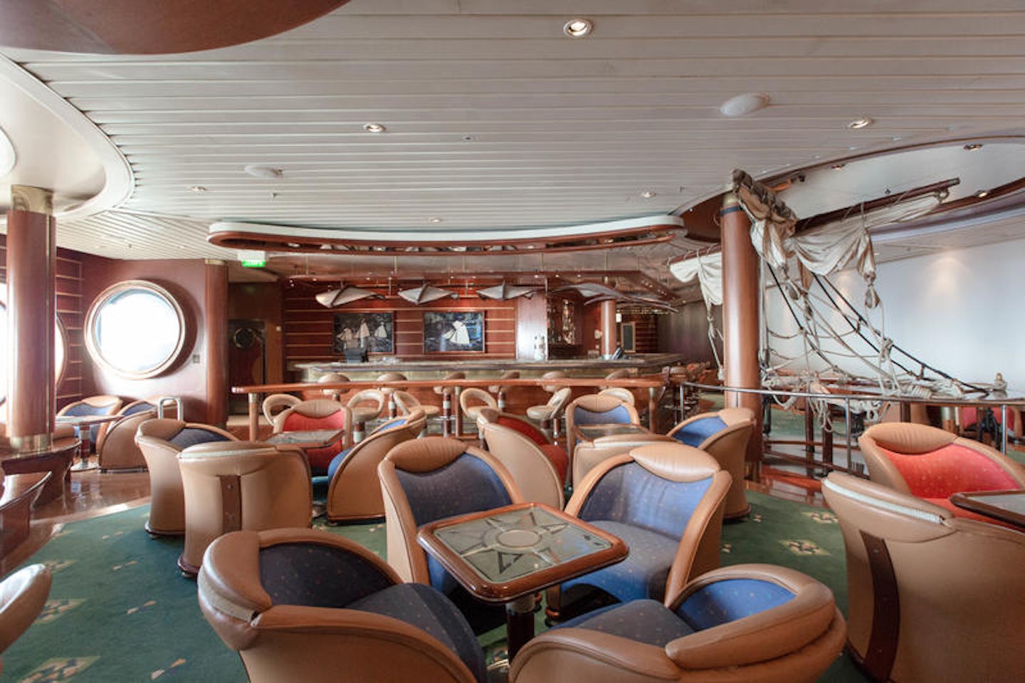 Schooner Bar on Voyager of the Seas