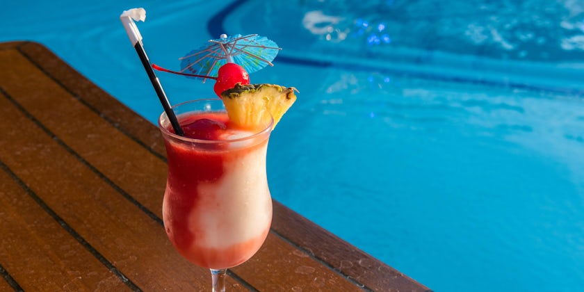 Tropical drink on the pool deck (Photo: Cruise Critic)