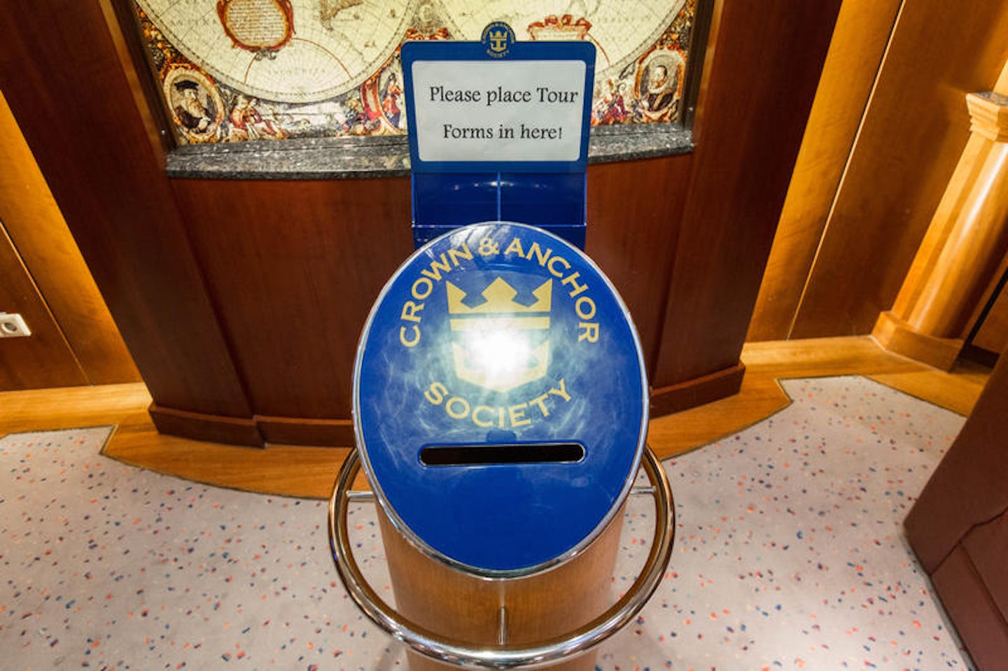 Loyalty Desk on Radiance of the Seas