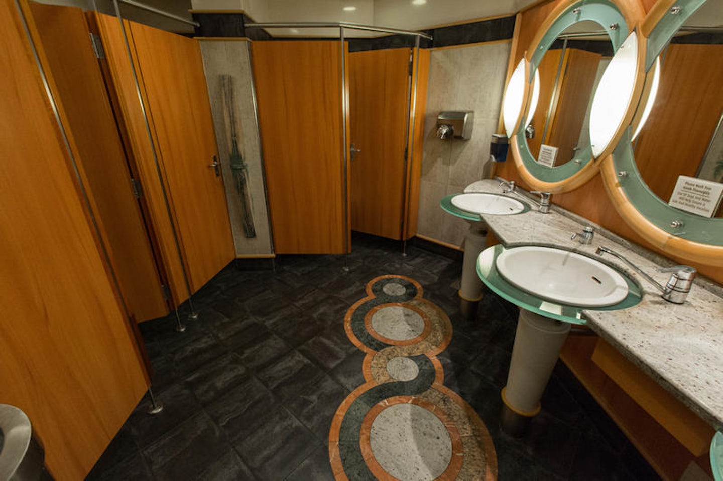 Bathrooms on Radiance of the Seas