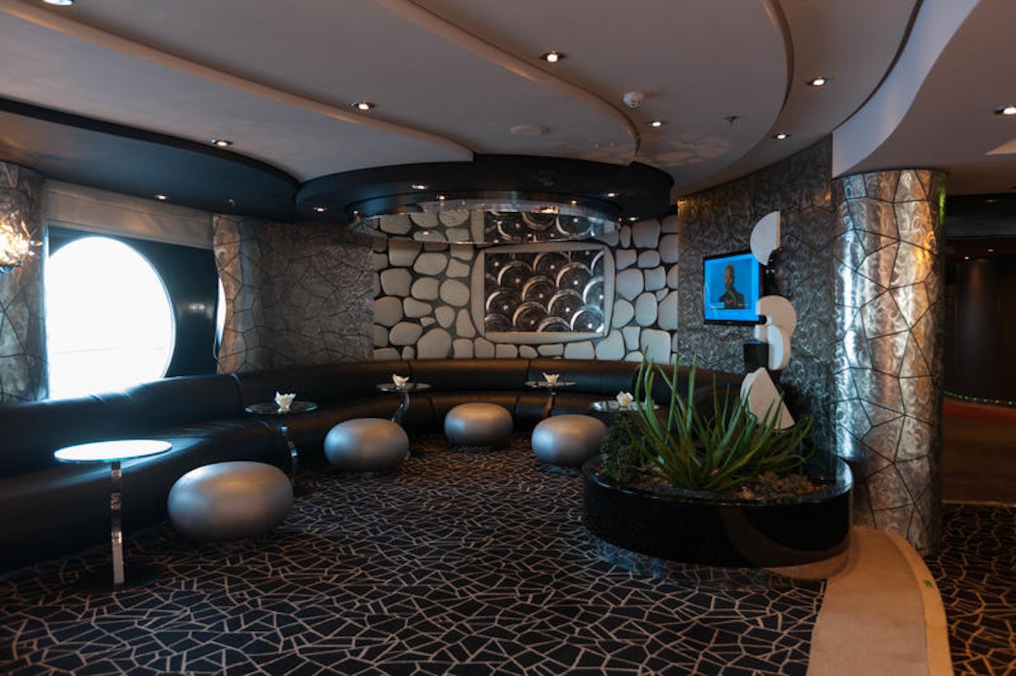 Black and White Lounge on MSC Divina
