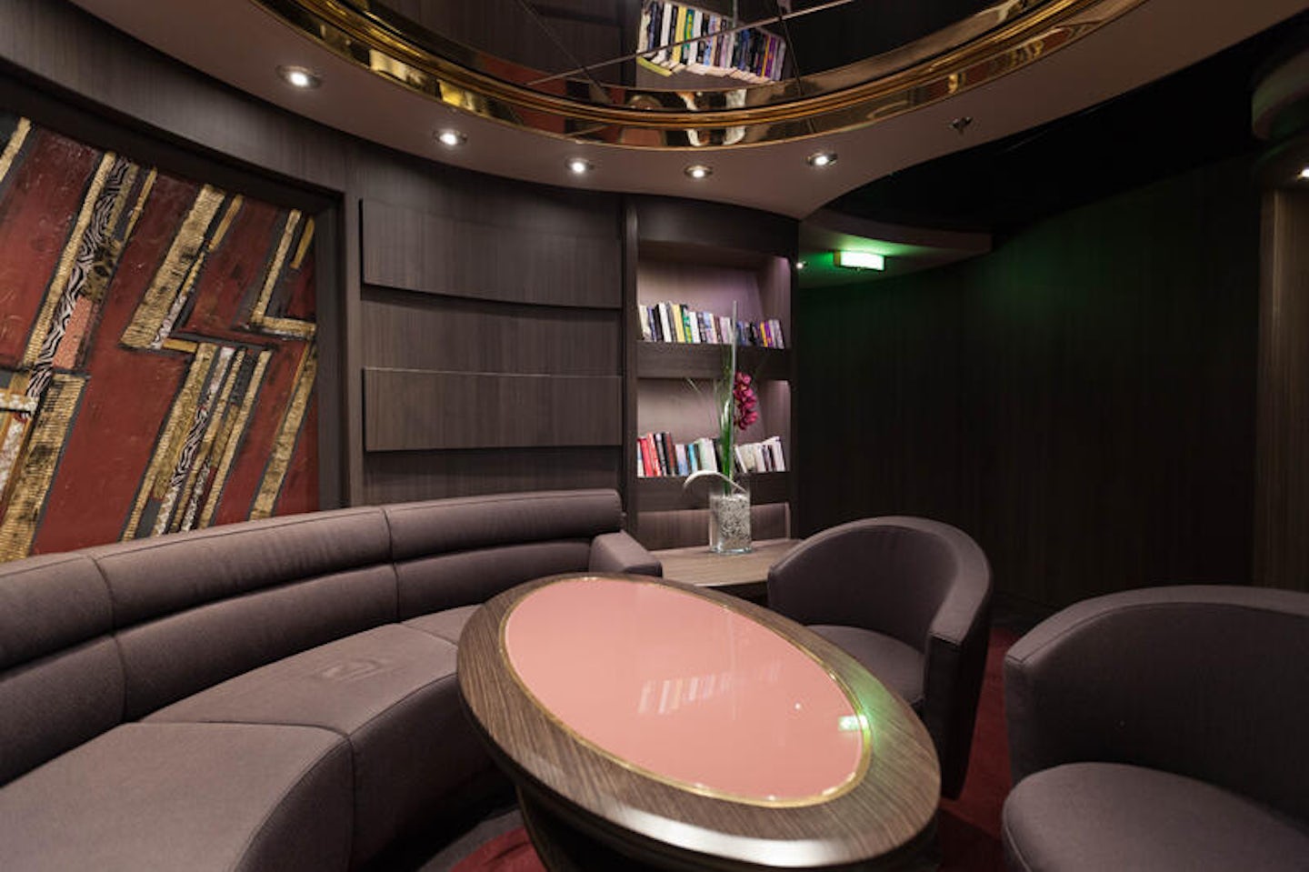Concierge Lounge on MSC Divina