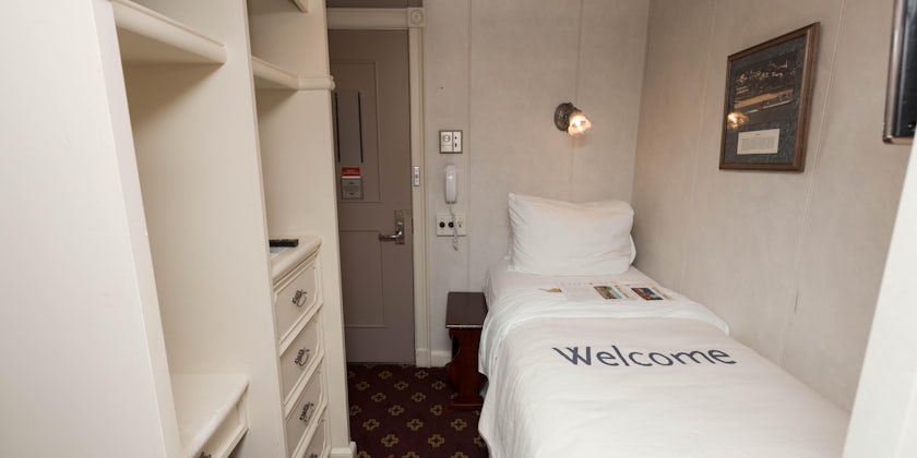 The Inside Cabin (Single) on American Queen (Photo: Cruise Critic)