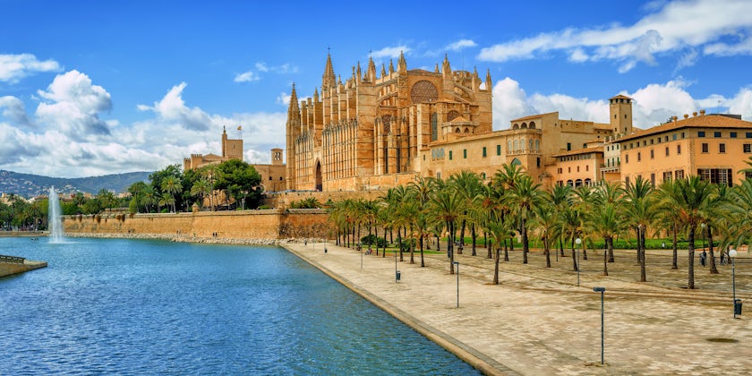 Palma Cathedral, Spain (Photo: Boris Stroujko/Shutterstock)