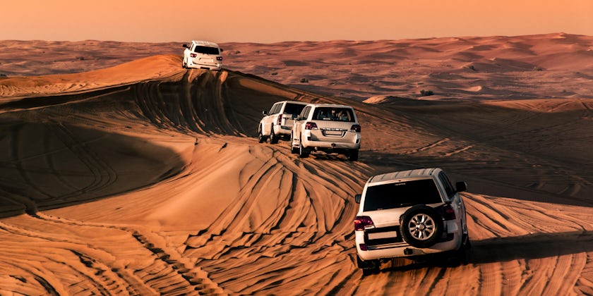Dune Bashing in Dubai (Photo: cristian.v/Shutterstock.com)