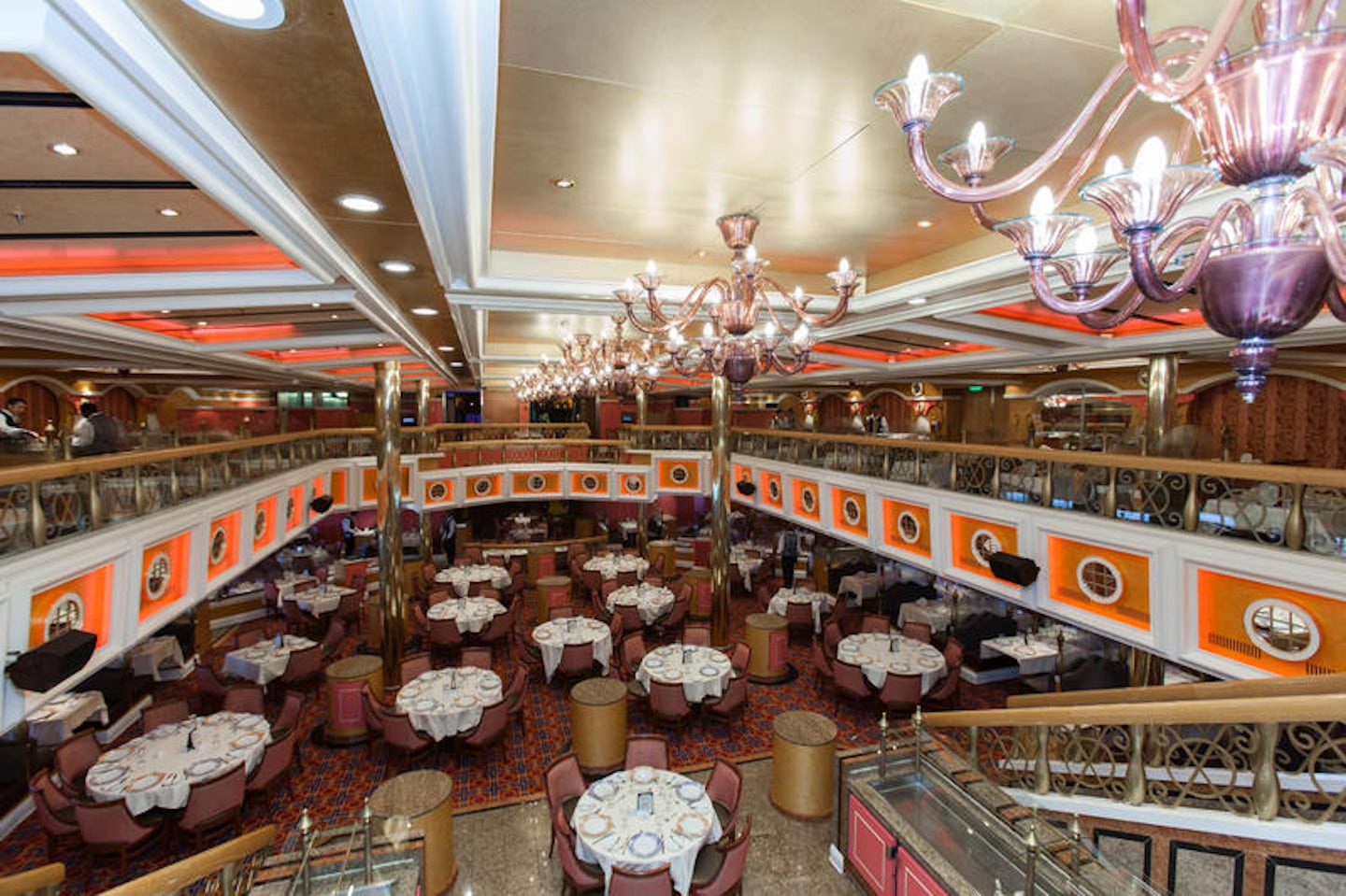 Lincoln Dining Room on Carnival Valor