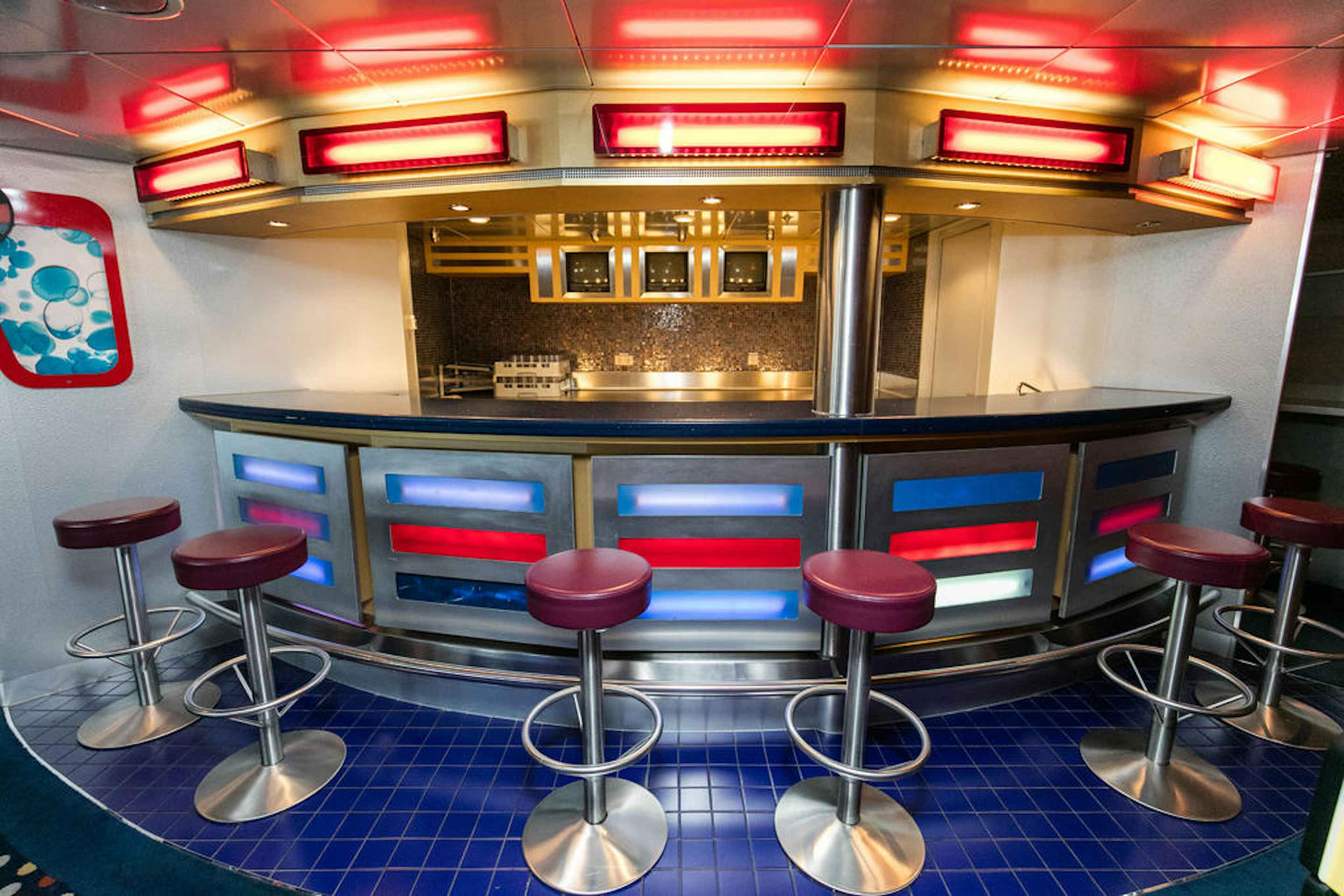 Fuel Teen Disco onboard Jewel Of The Seas