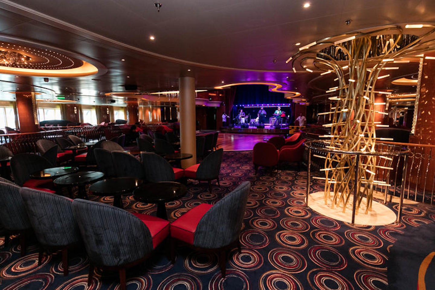 Queen's Lounge on Koningsdam