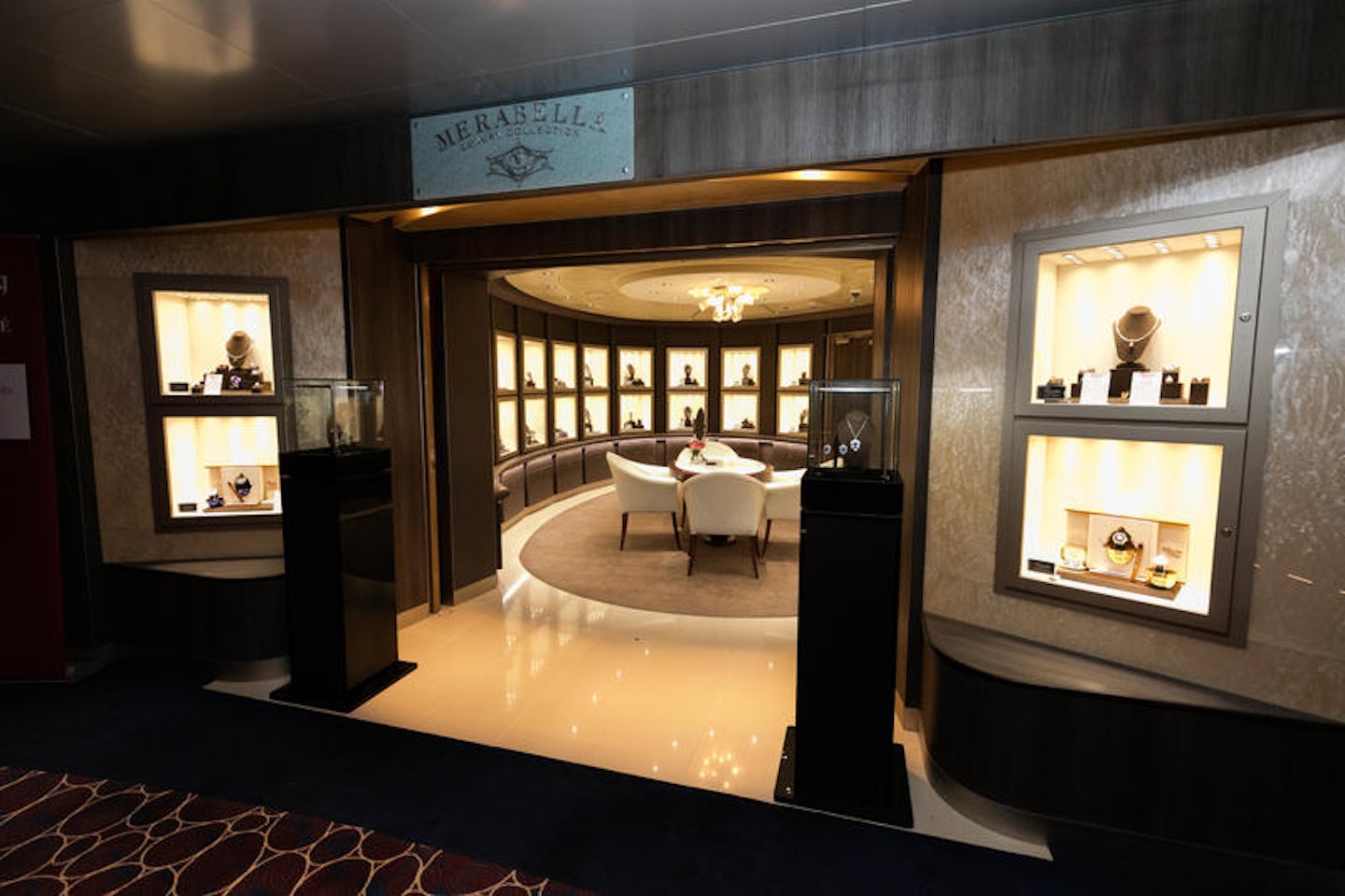 Merabella Luxury Shop on Koningsdam