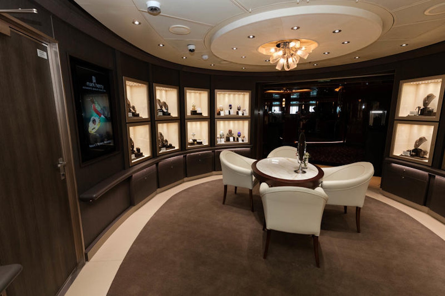 Merabella Luxury Shop on Koningsdam