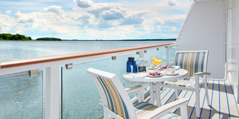 In-cabin dining on American Constellation (Photo: American Cruise Lines)