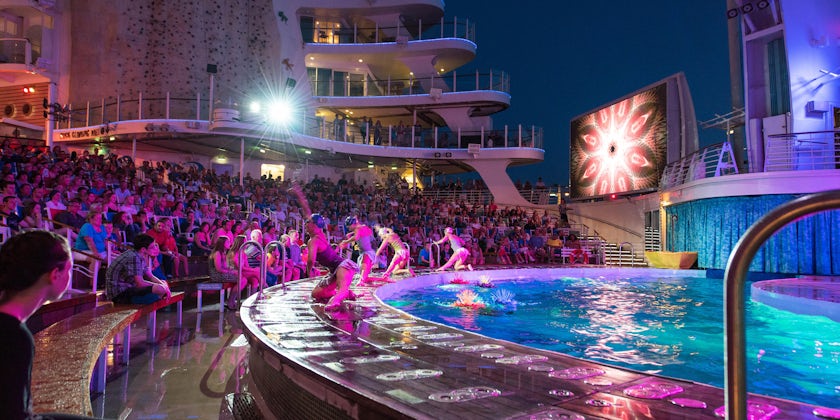 Aqua Theater Performance on Oasis of the Seas (Photo: Cruise Critic)