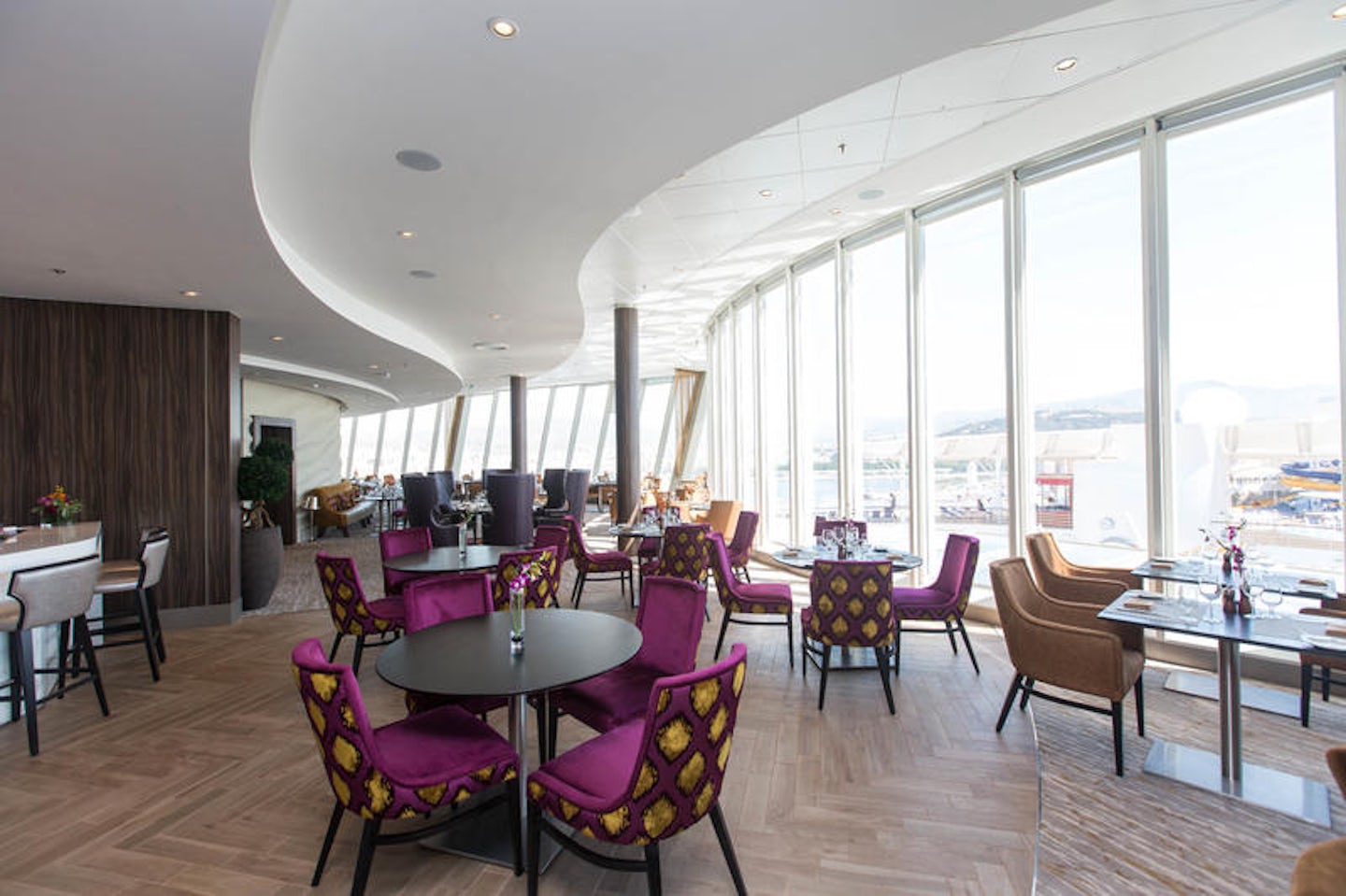Suite Bar on Harmony of the Seas