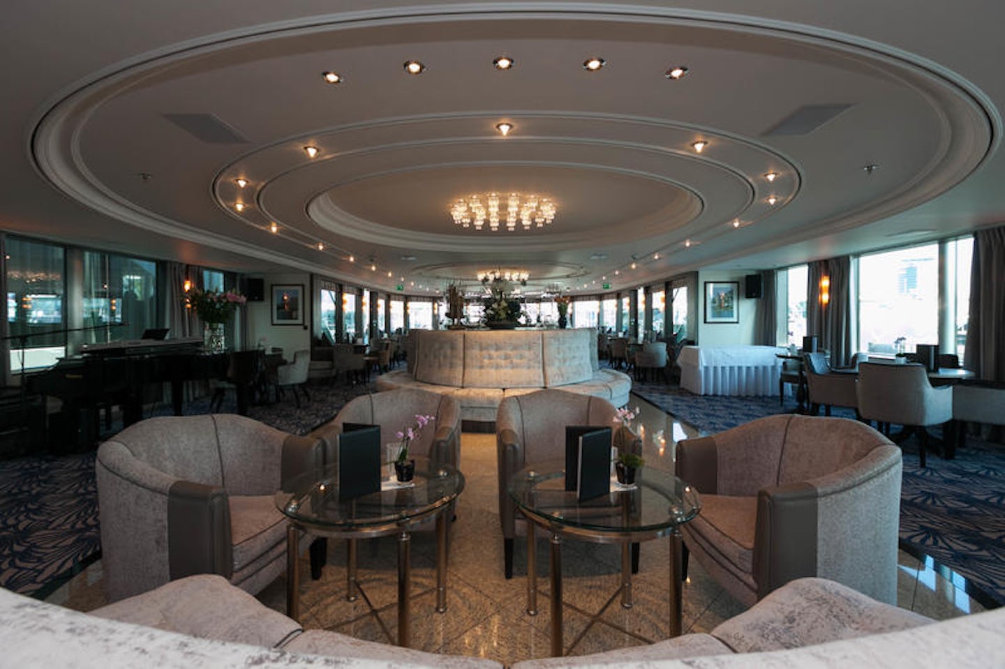 Panorama Lounge & Bar on ms Grace