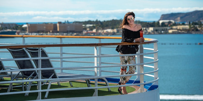 Image from Season 3 on Cruising with Jane McDonald (Photo: Channel 5)