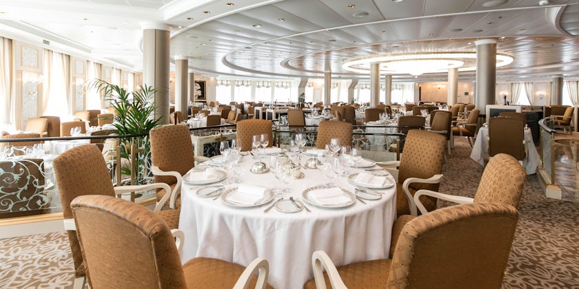 The Grand Dining Room on Riviera (Photo: Cruise Critic)