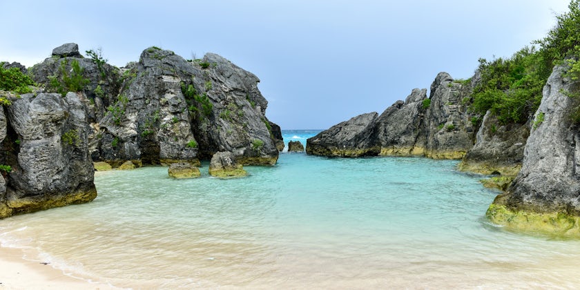 Jobson's Cove, Bermuda (Photo: Felix Lipov/Shutterstock)
