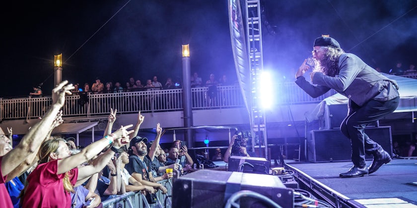 Collective Soul performs on the Bon Jovi cruise (Photo: Will Byington)
