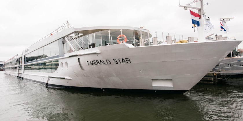 Ship Exterior on Emerald Star