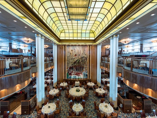 queen mary dining room layout