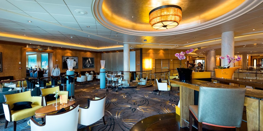 Veuve Clicquot Champagne Bar on Queen Mary 2 (QM2)