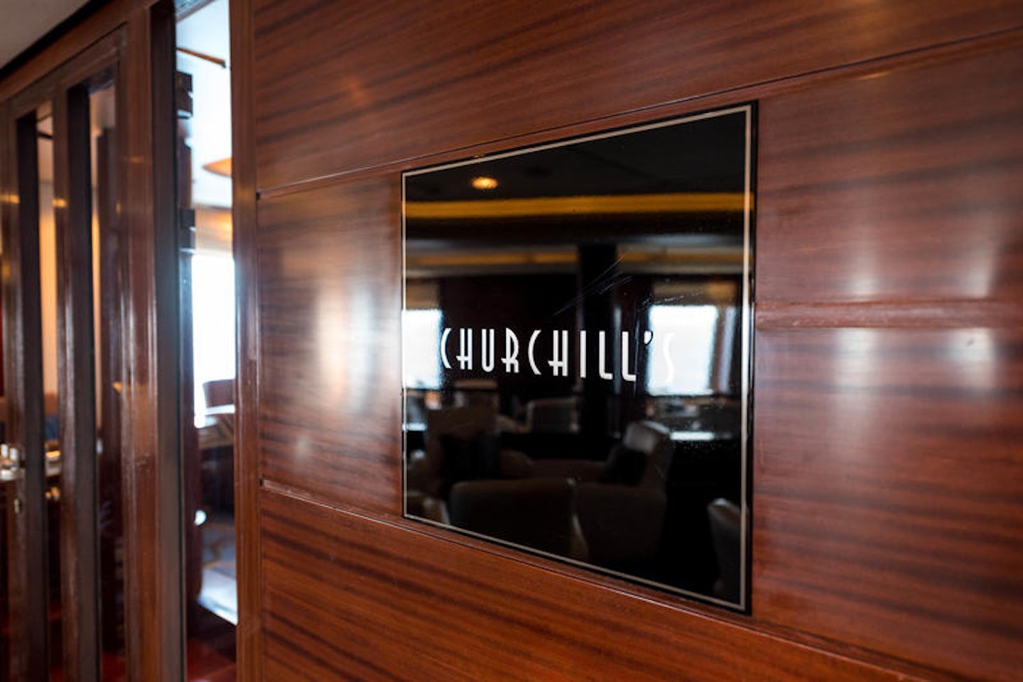 Churchill's Cigar Lounge on Queen Mary 2 (QM2)