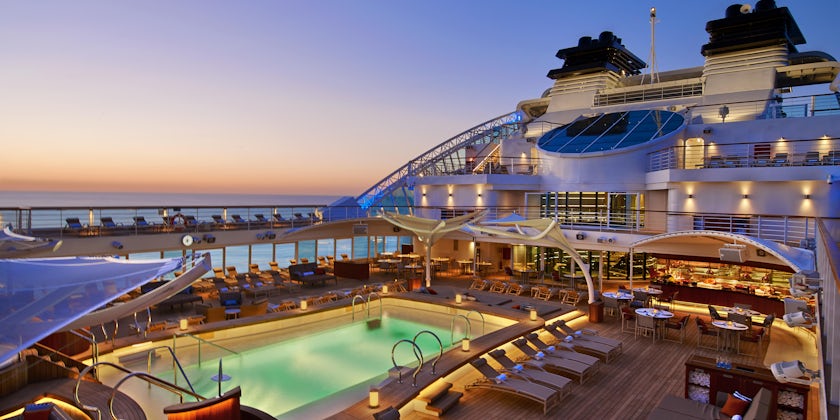 The pool deck on Seabourn Encore (Photo: Seabourn Cruises)