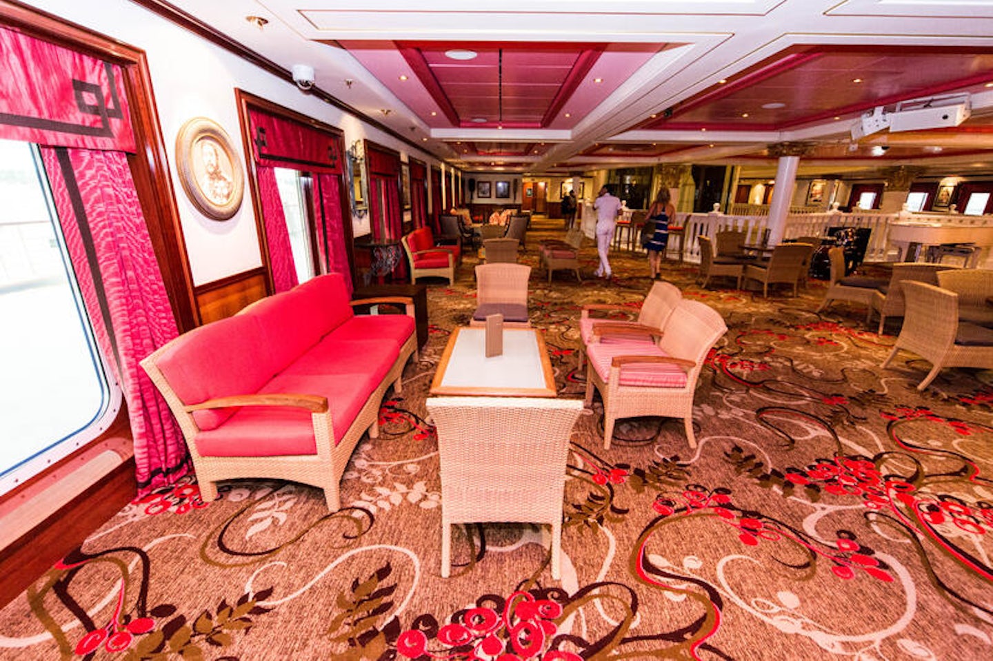 Pink's Champagne Bar on Pride of America