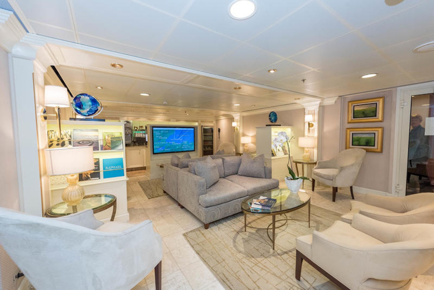Concierge Lounge on Marina