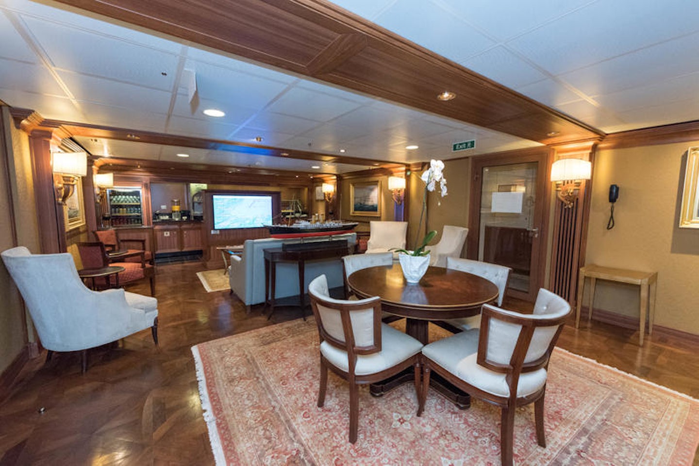 Executive Lounge on Marina