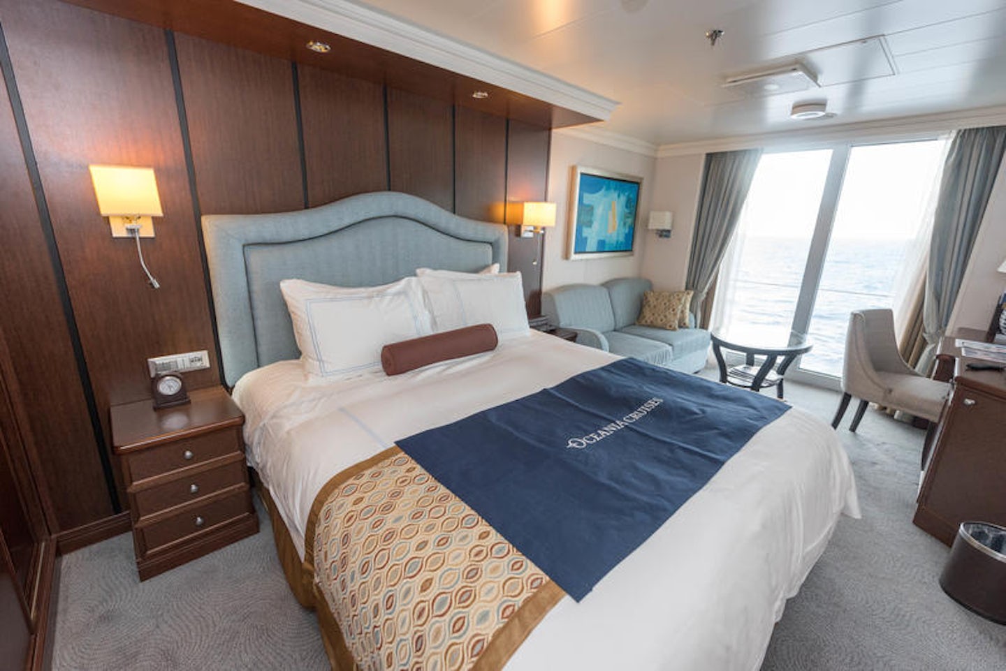 The Deluxe Oceanview Cabin on Marina