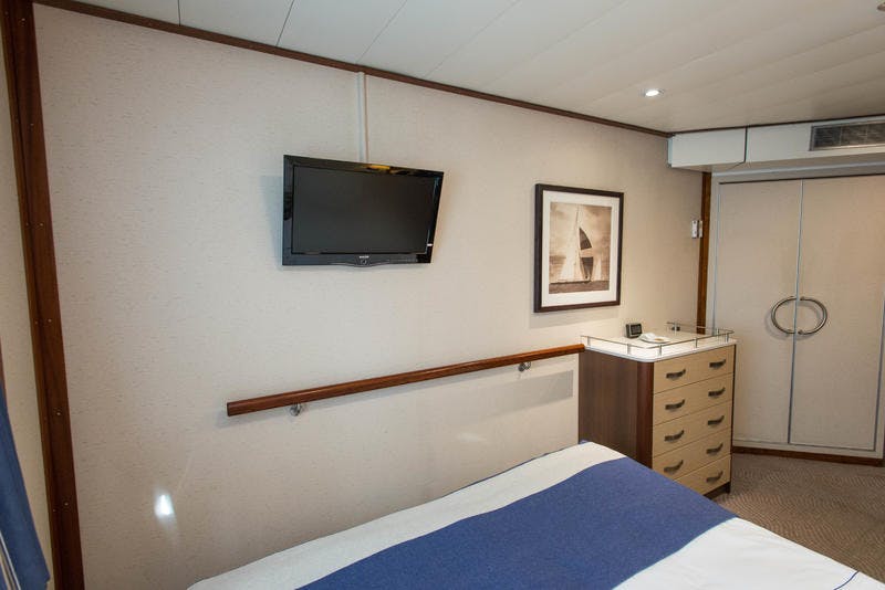 Deluxe Oceanview Cabin (Category AX) On Windstar Wind Star Ship ...